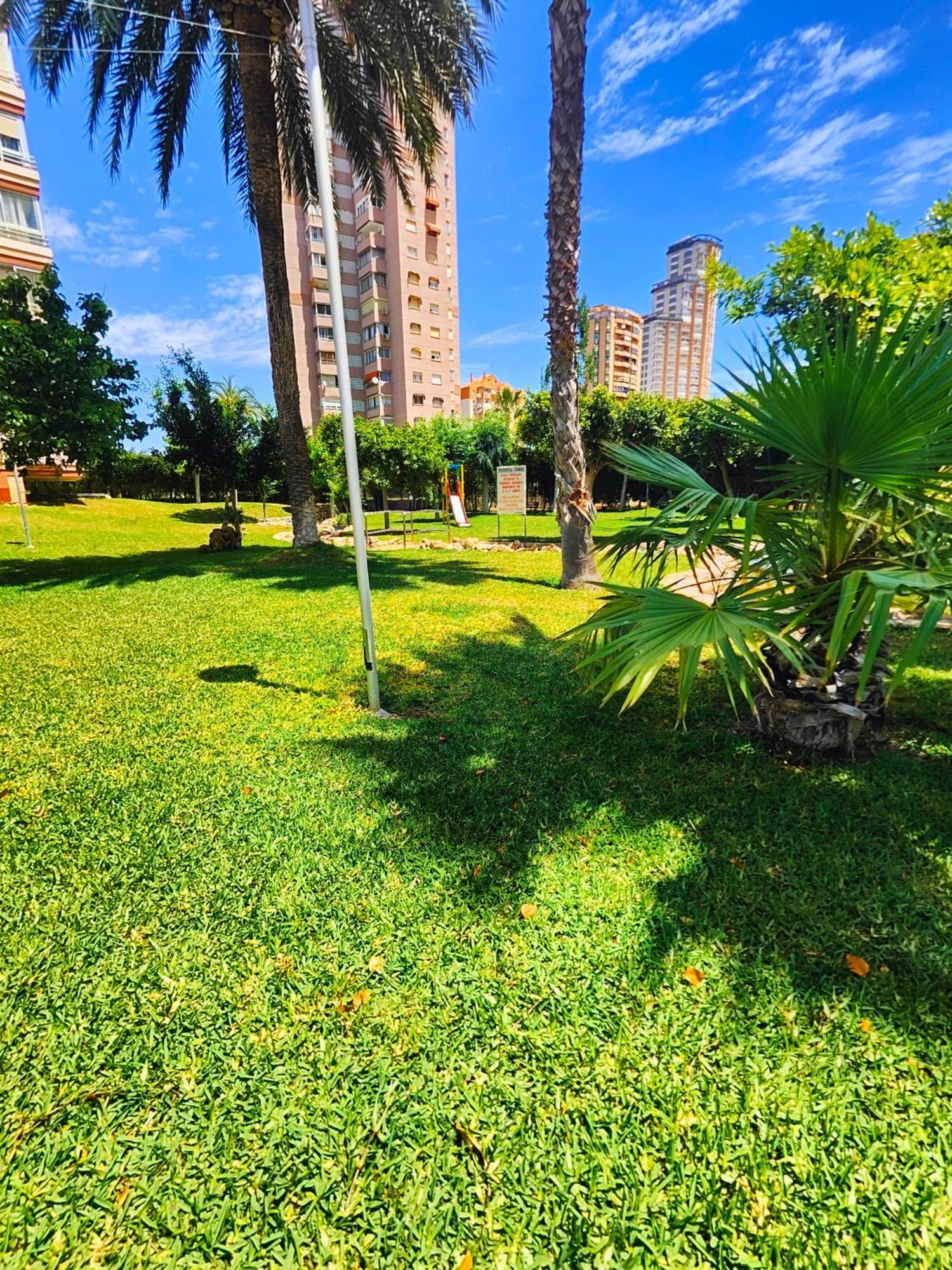 Luxury Lidersol Apartment Benidorm Bagian luar foto