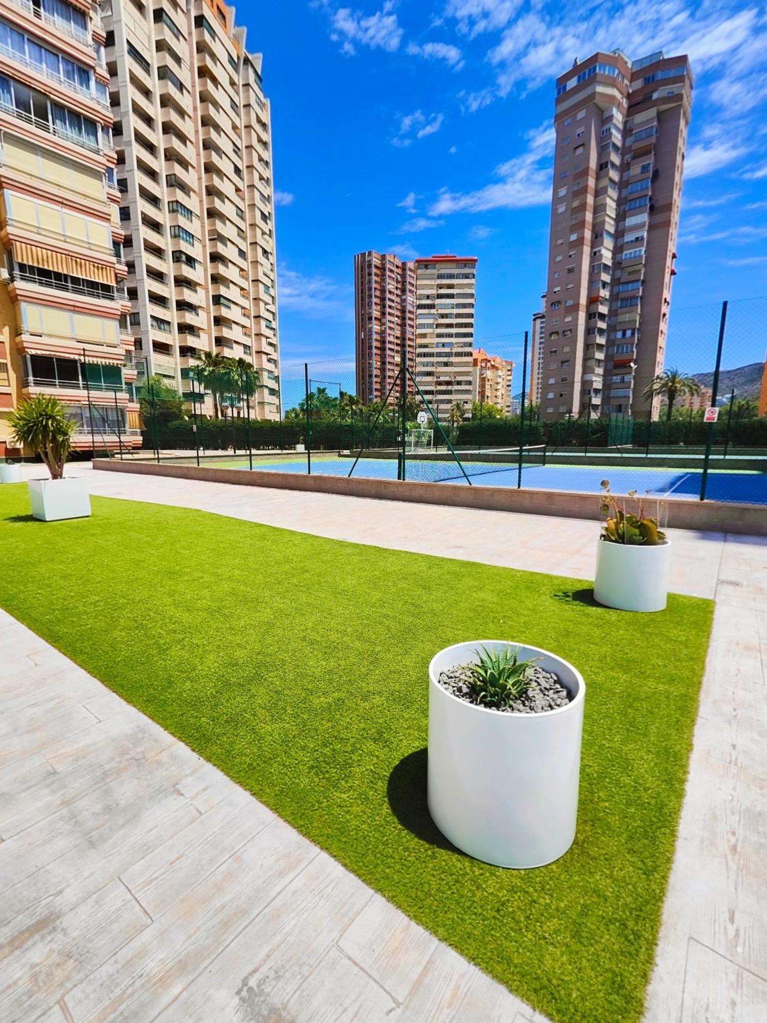 Luxury Lidersol Apartment Benidorm Bagian luar foto