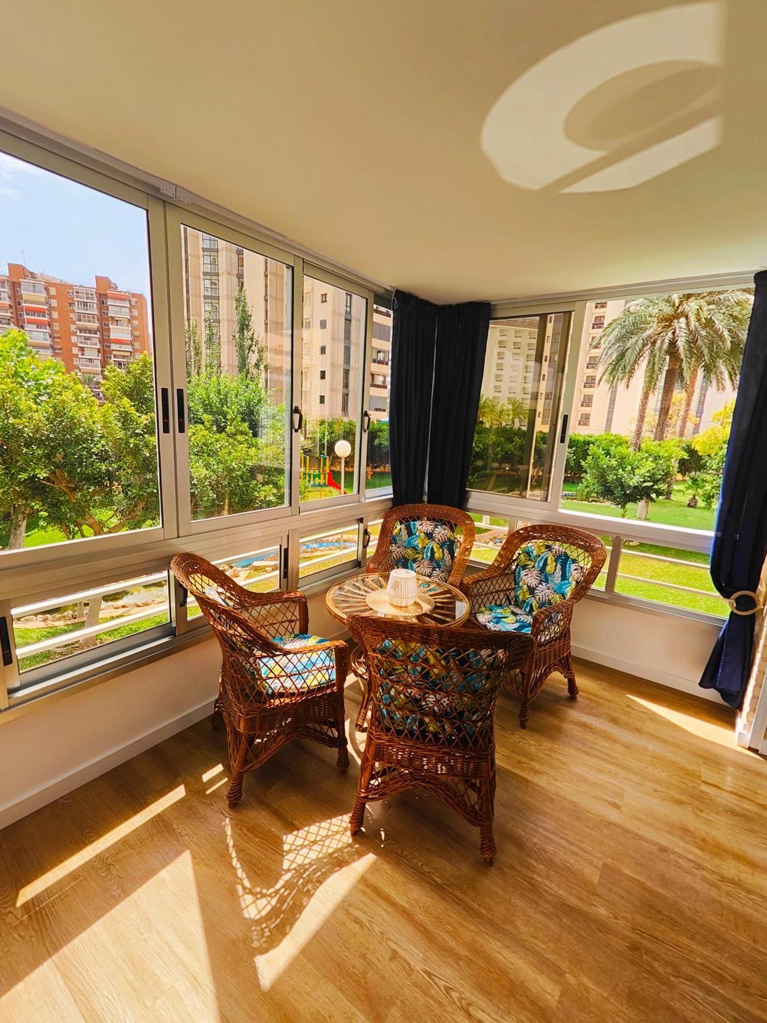 Luxury Lidersol Apartment Benidorm Bagian luar foto