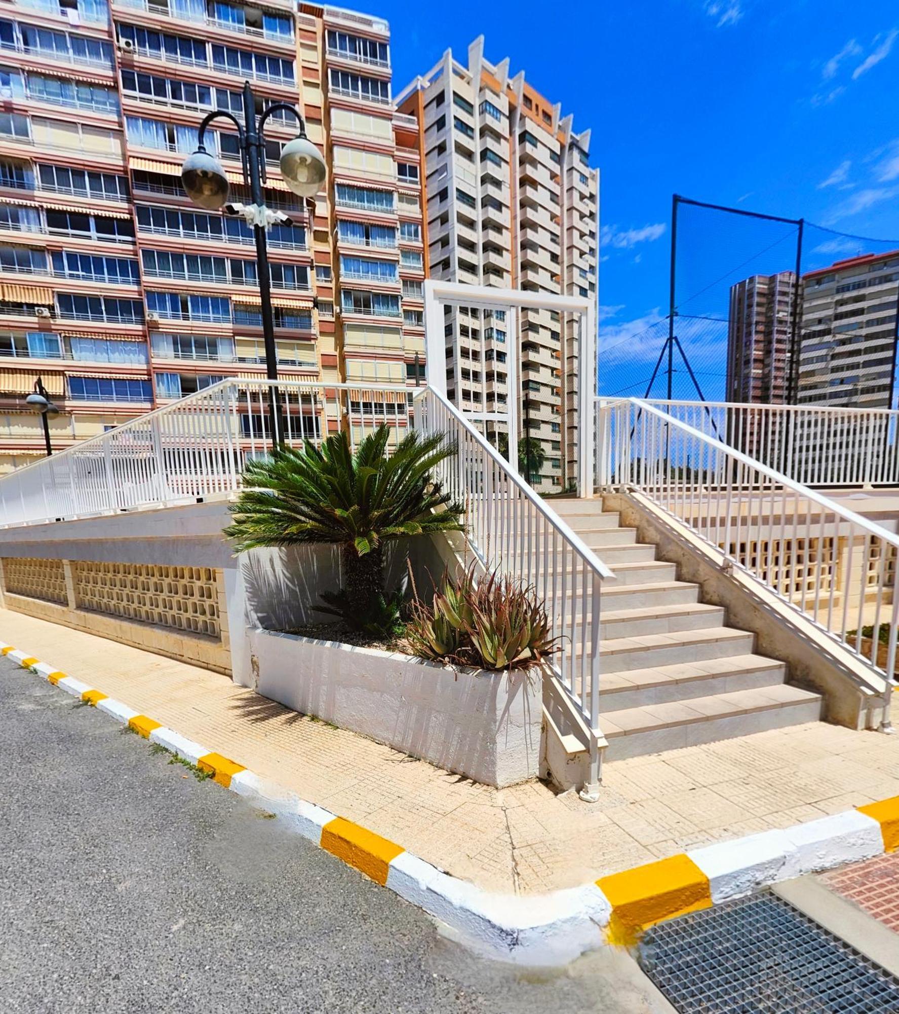 Luxury Lidersol Apartment Benidorm Bagian luar foto