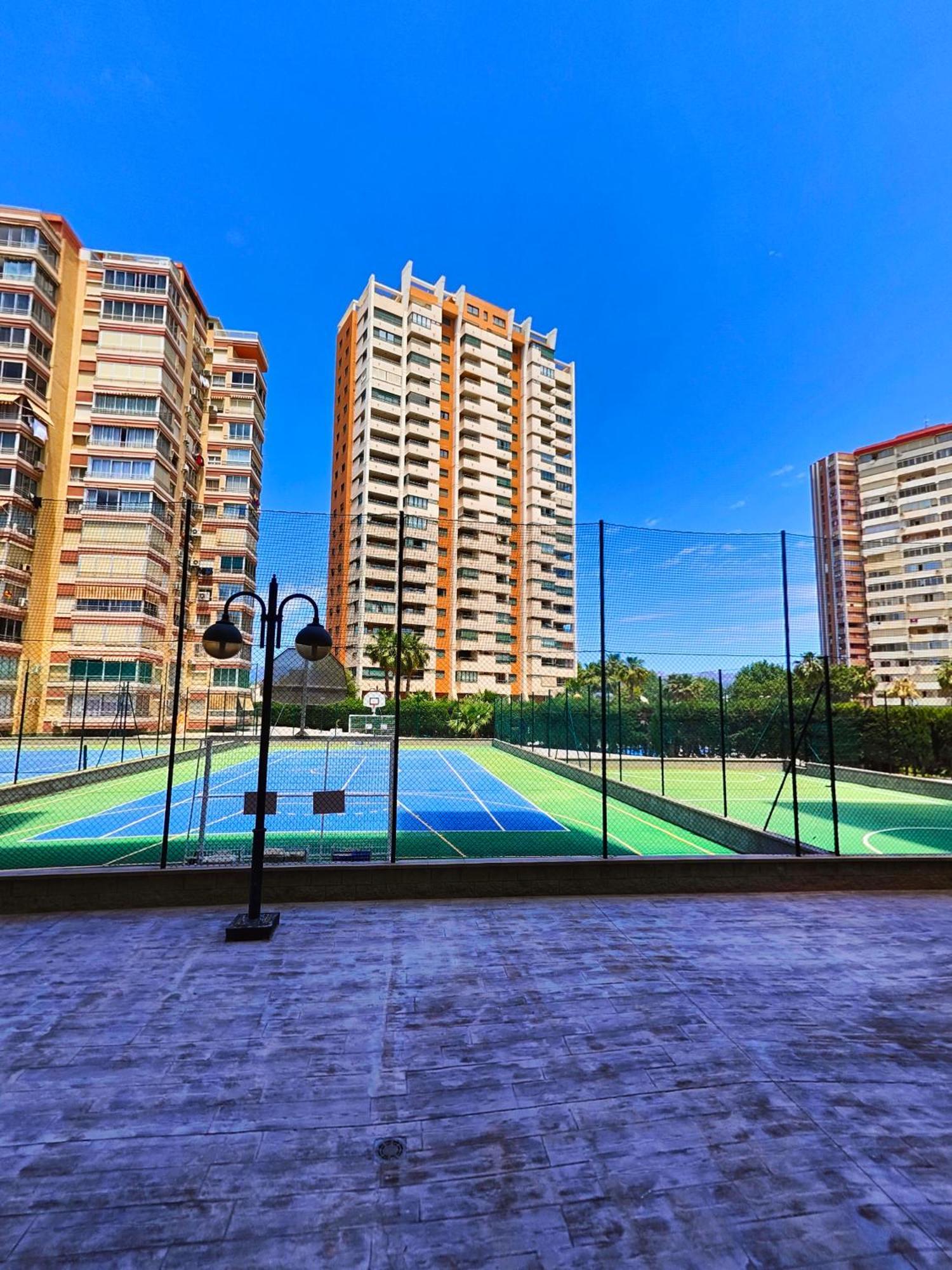Luxury Lidersol Apartment Benidorm Bagian luar foto