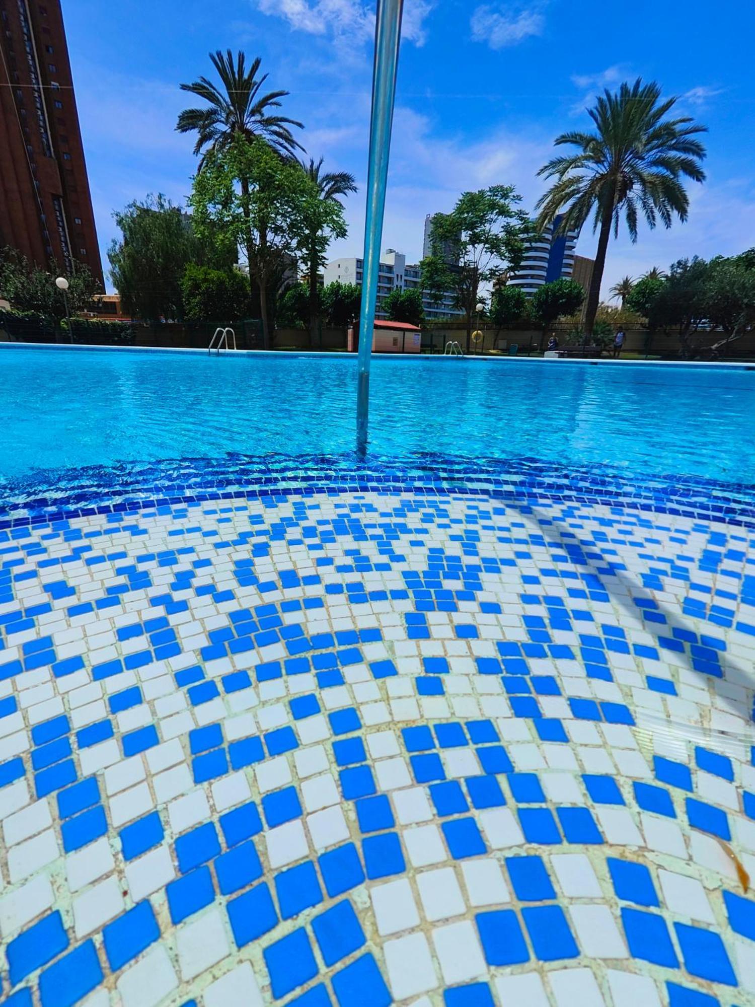 Luxury Lidersol Apartment Benidorm Bagian luar foto